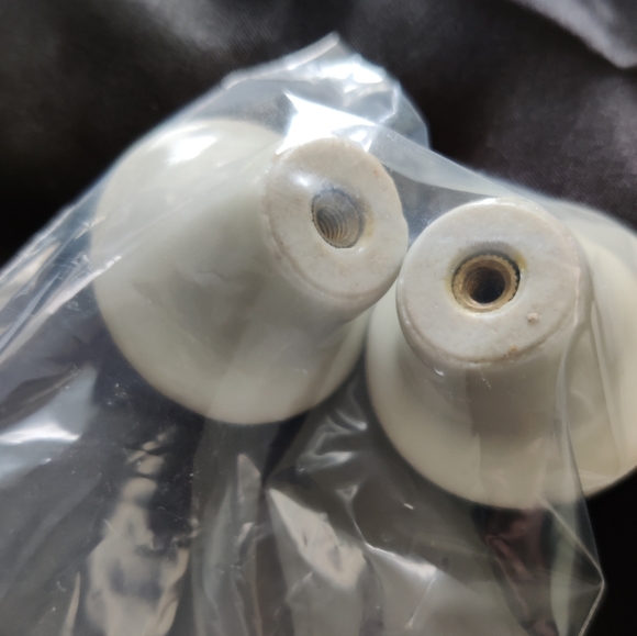 2pc Flower knobs . - Picture 2 of 2